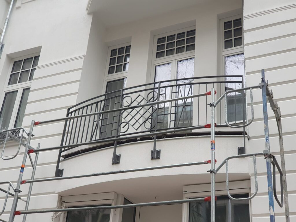 Geländer im historischen Stil, Giesebrechtstraße – bp Metallbau GmbH, Bild 1